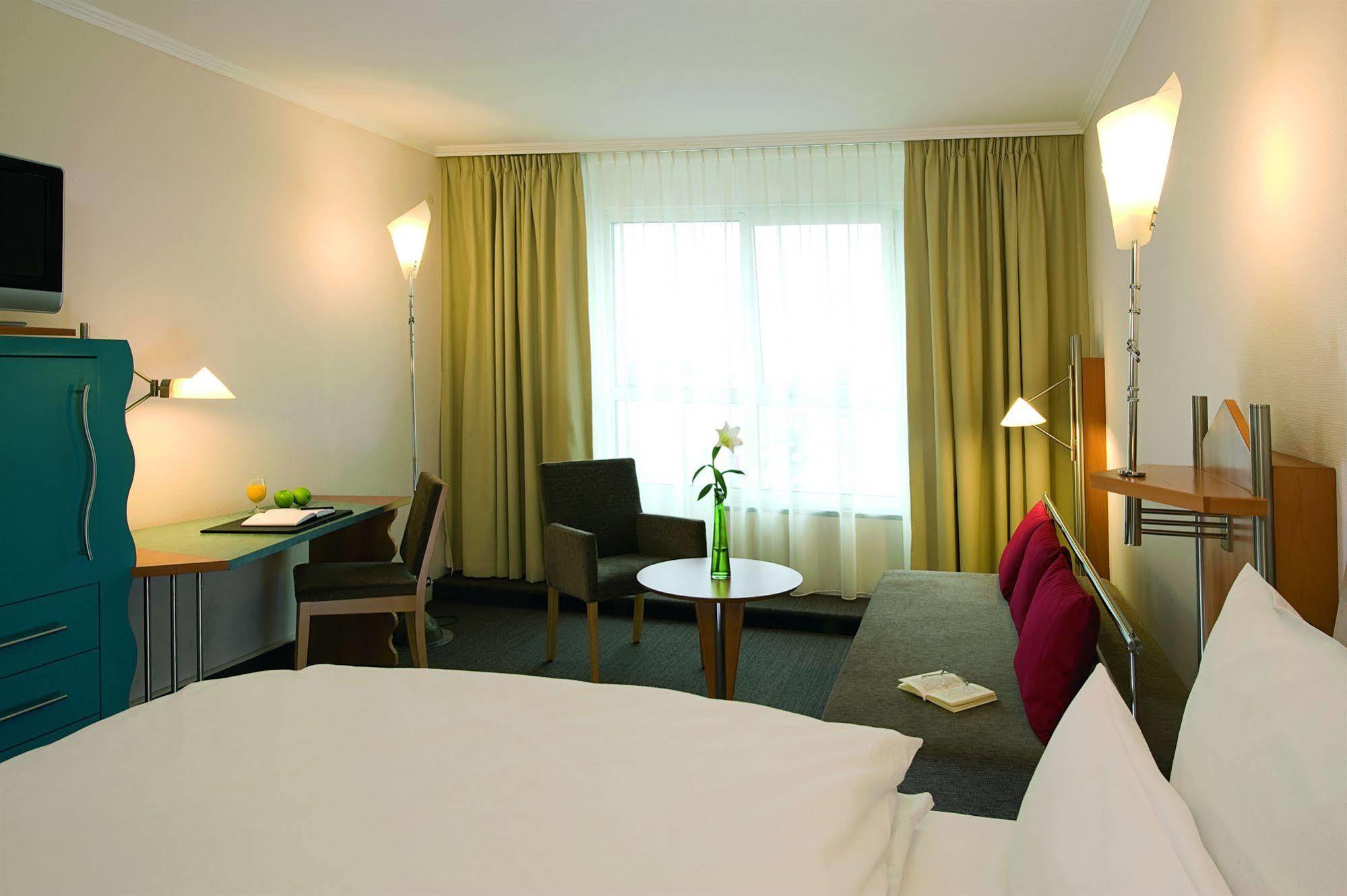 Nh Mannheim Hotel 4*